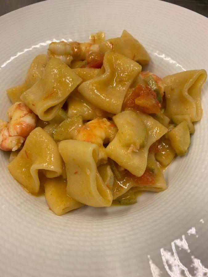 坎迪多酒店 迪亚诺马里纳 外观 照片